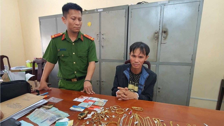 Bắt đối tượng trộm hàng chục cây vàng